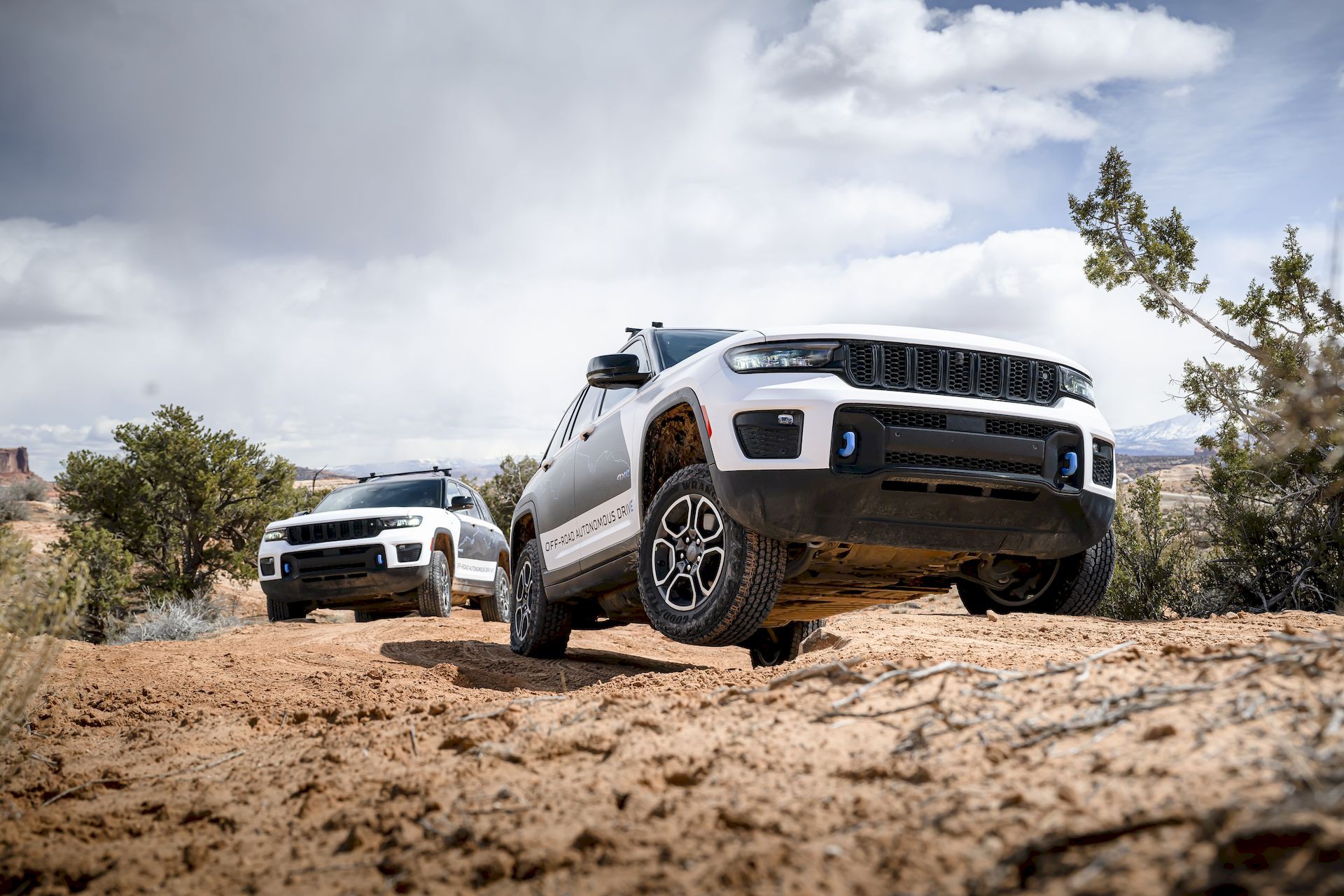 Η Jeep βάζει την τεχνητή νοημοσύνη σε δύσκολα off-road μονοπάτια [video]