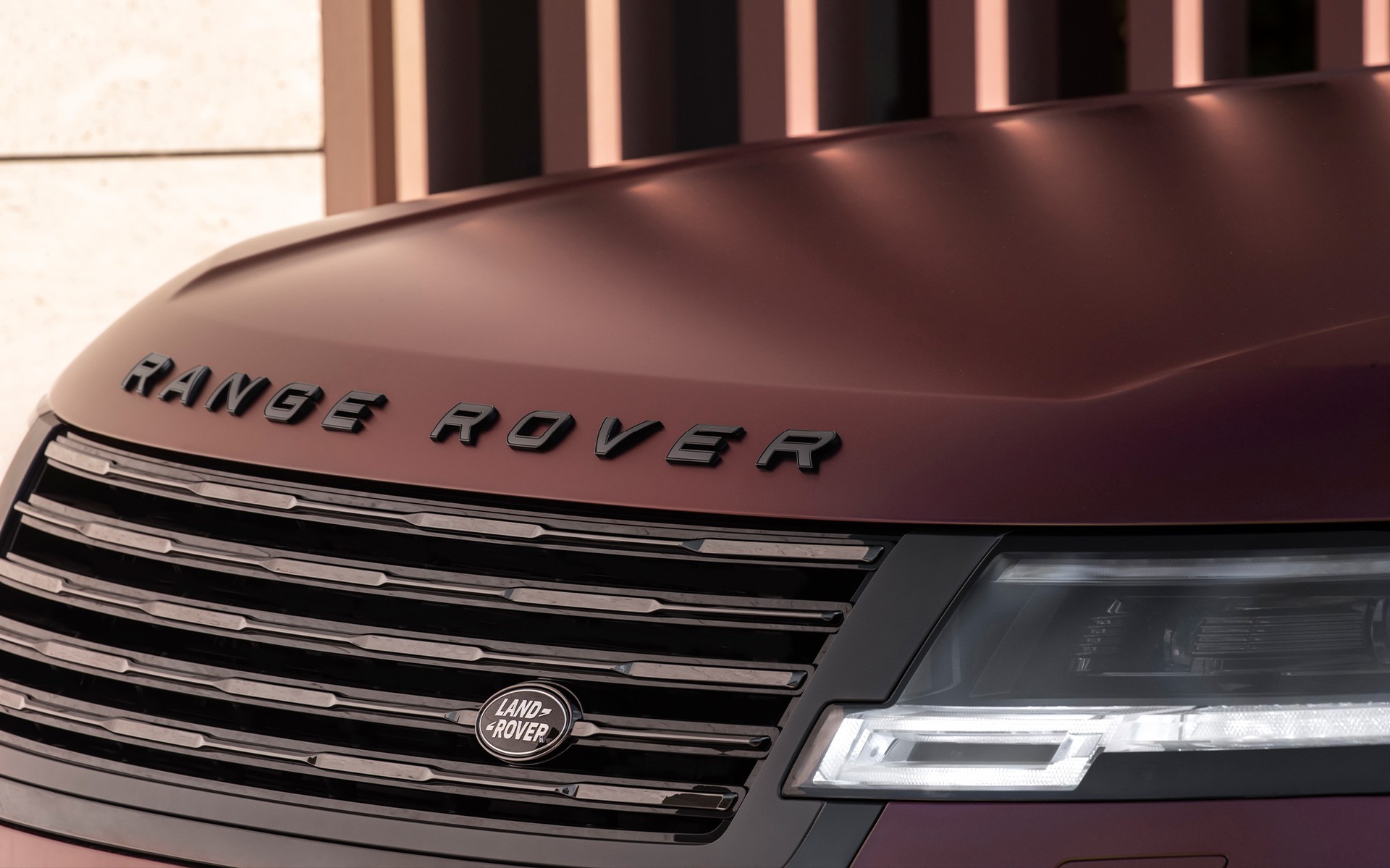 Ξεχάστε την Jaguar Land Rover: Νέο όνομα και σήμα για την «JLR»