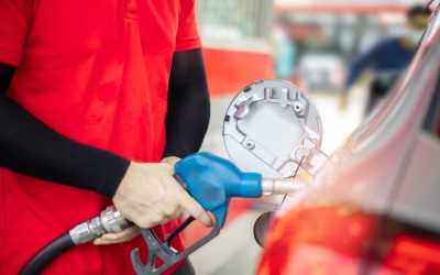 Κίνδυνος να μας νοθεύουν τα καύσιμα με… βενζίνη;