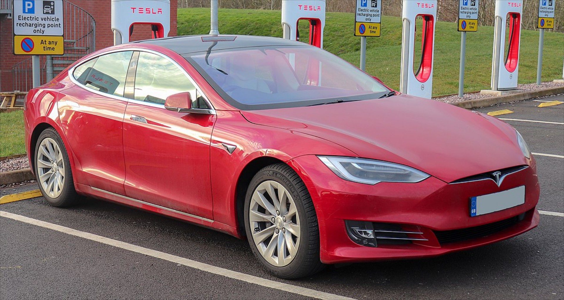 Μεταχειρισμένο Model S 10 ετών αξίζει μόνο... 4.500 € για την Tesla