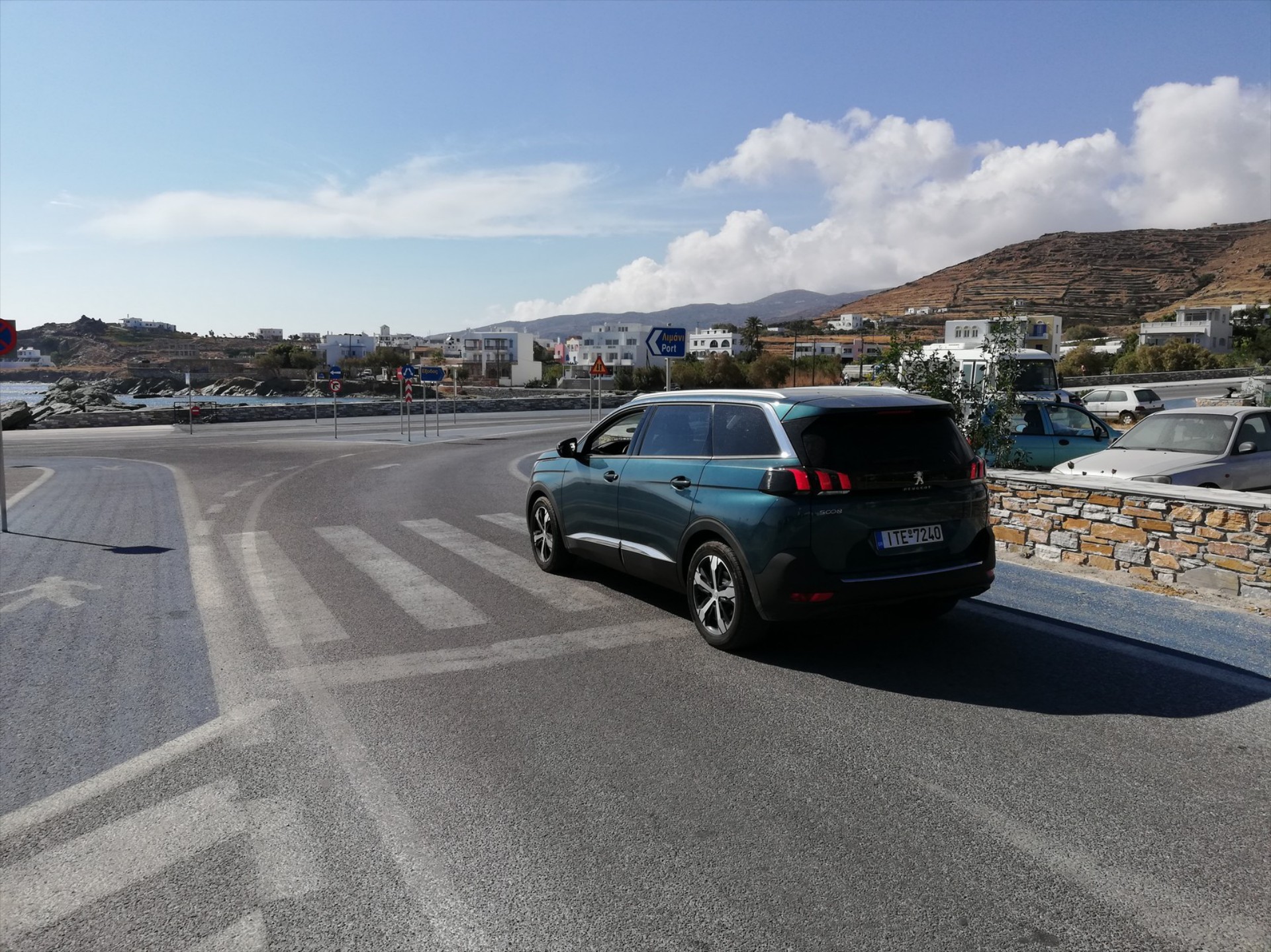 Διακοπές με πλοίο: Συμφέρει να πάρεις αυτοκίνητο ή να νοικιάσεις;