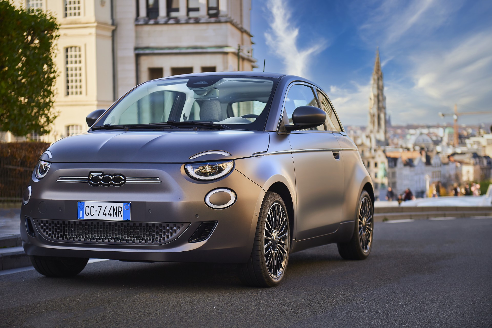 FIAT: Γιατί σταματά να φτιάχνει... γκρι αυτοκίνητα;