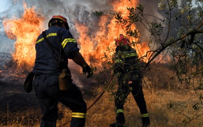 Φωτιά σε Κουβαρά-Λαγονήσι: Ποιοι δρόμοι κλείνουν - Πώς να κινηθείτε