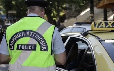 Μπαράζ ελέγχων για πειρατικά και παράνομα ταξί – Τι βρήκε η Τροχαία