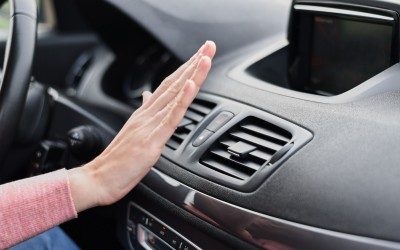 Καύσωνας: Πώς θα τη βγάλει καθαρή ο κλιματισμός του αυτοκινήτου... και εσύ