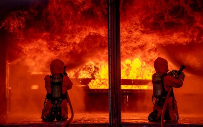 Συναγερμός στο Υπ. Περιβάλλοντος! Κάηκε εργοστάσιο ορυκτέλαιων στη Μάνδρα