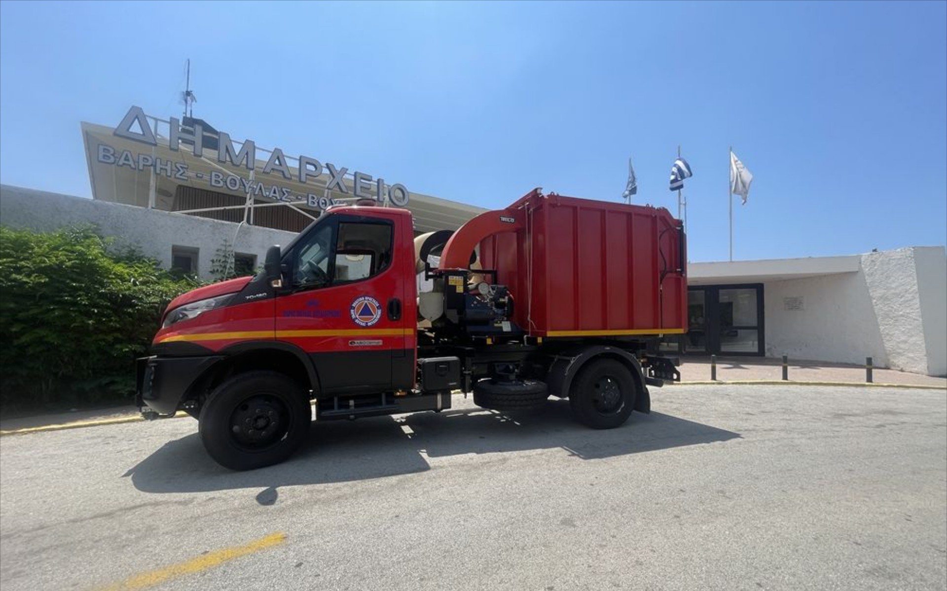 Πυροσβεστικό, εκχιονιστικό και… ελληνικό! Δες το όχημα που κάνει τα πάντα