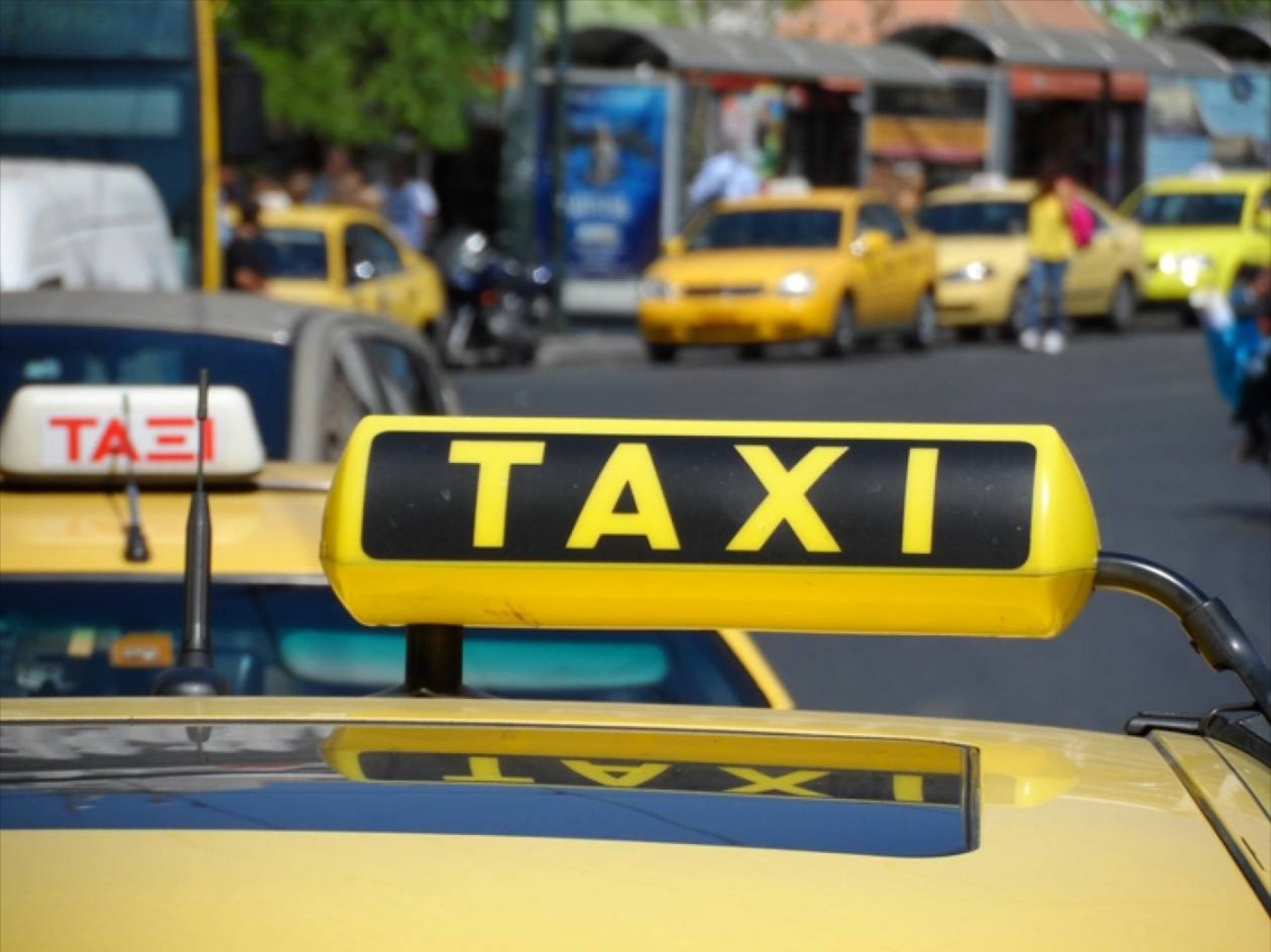 Ταξί και ζώνη ασφαλείας: Είναι υποχρεωτική; Τι ισχύει