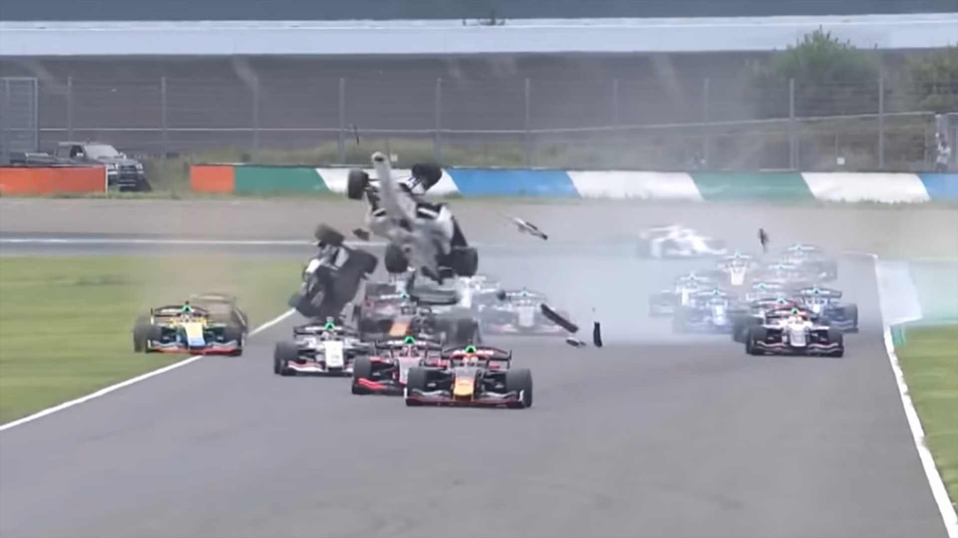 Σοβαρό ατύχημα στη Super Formula – Δύο μονοθέσια βρέθηκαν στον αέρα (videos)