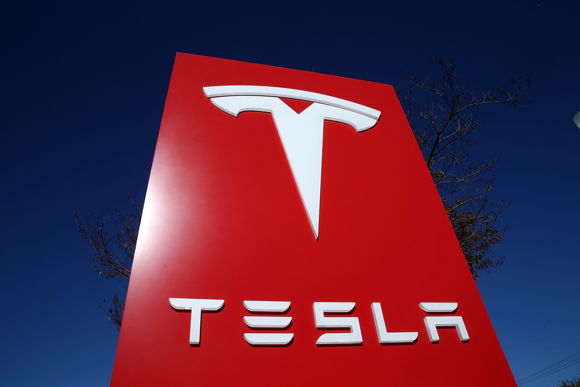 Tesla: 18 τομείς που εμπλέκεται εκτός από την κατασκευή αυτοκινήτων! 