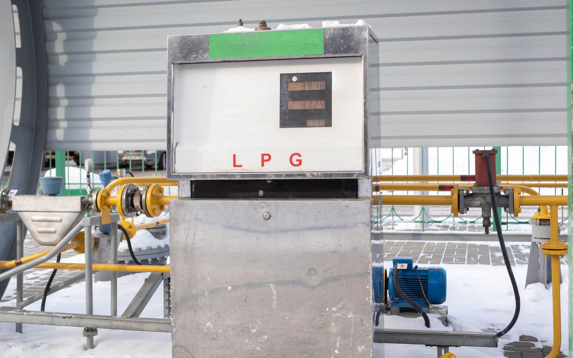 Ελλάδα – βενζίνη: Μέχρι πότε μετράγαμε σε γαλόνια αντί για λίτρα;