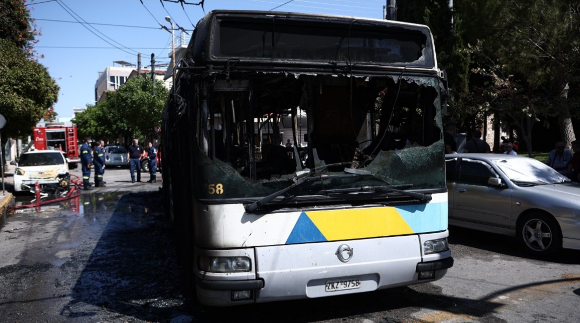 Έκτακτο: Κάηκε ολοσχερώς λεωφορείο στου Ρέντη - Τι ανακοίνωσε η ΟΣΥ [video]