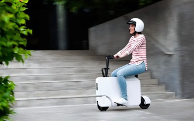 Honda: Ηλεκτρικό scooter που διπλώνει σε βαλίτσα 19 κιλών! [video]