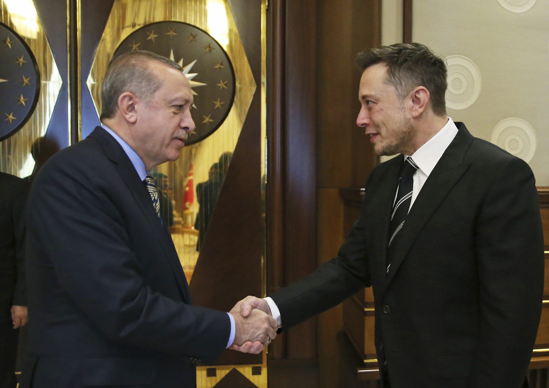 H Τουρκία παρακαλάει την Tesla: Ελάτε να φτιάξετε εδώ εργοστάσιο