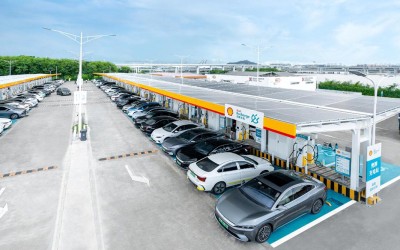 Ο πιο μεγάλος σταθμός ταχυφορτιστών στον κόσμο μόλις άνοιξε - και δεν είναι της Tesla