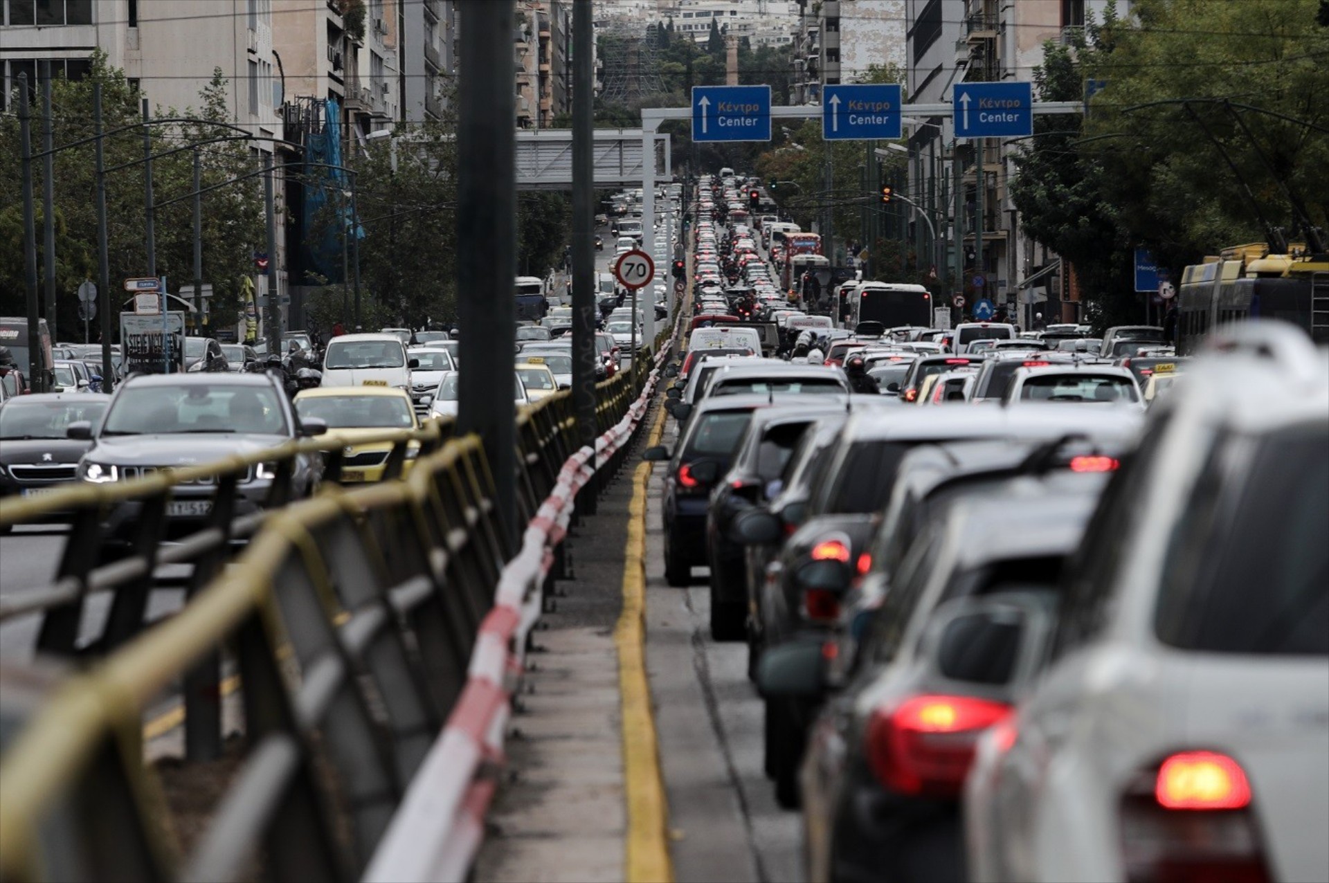 Κίνηση τώρα: Ποιοι δρόμοι της Αθήνας ταλαιπωρούν τους οδηγούς