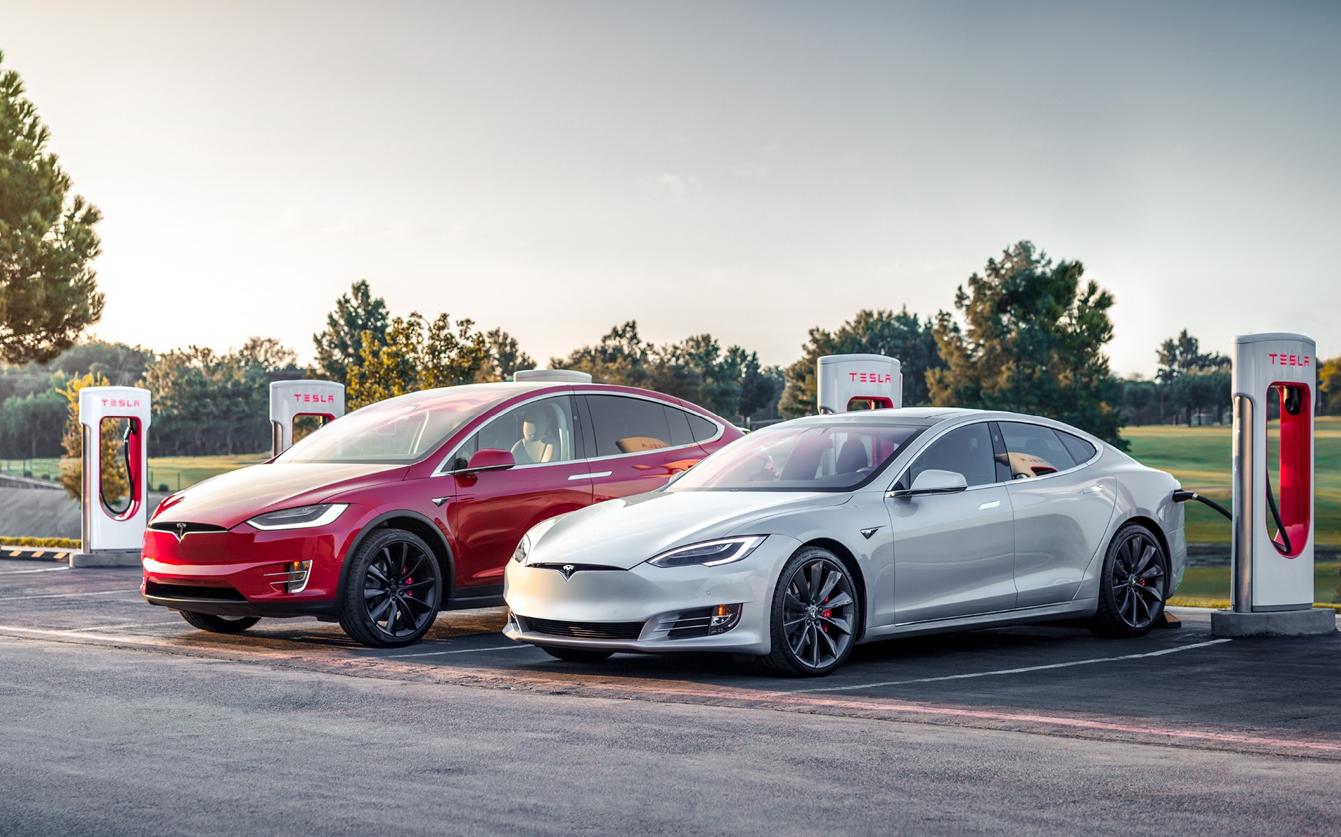 Νέες μειώσεις τιμών Tesla στην Ελλάδα: Έως... 26.500 ευρώ!