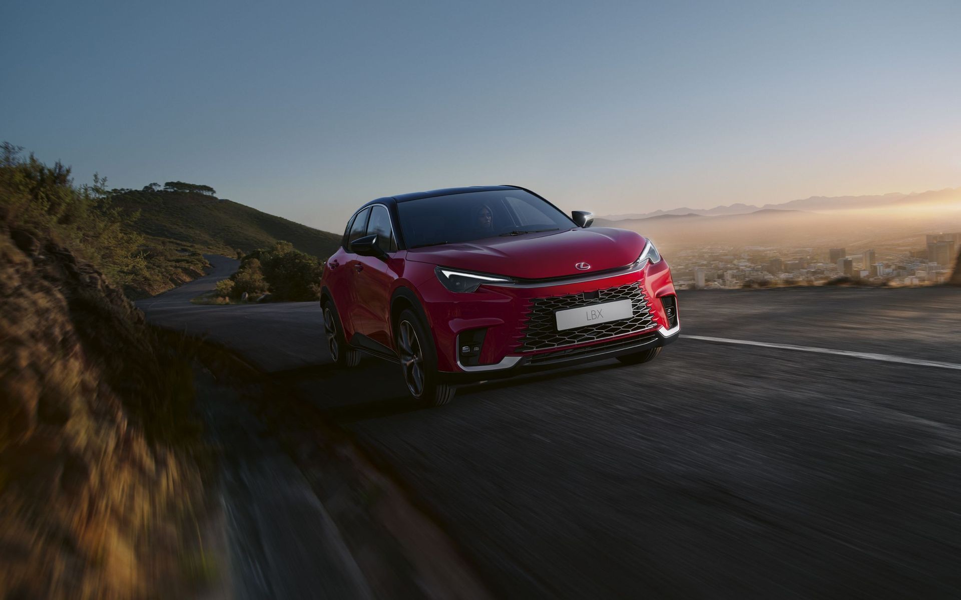 Lexus: Όλα τα υβριδικά SUV που φέρνει στην Ελλάδα (τιμές)