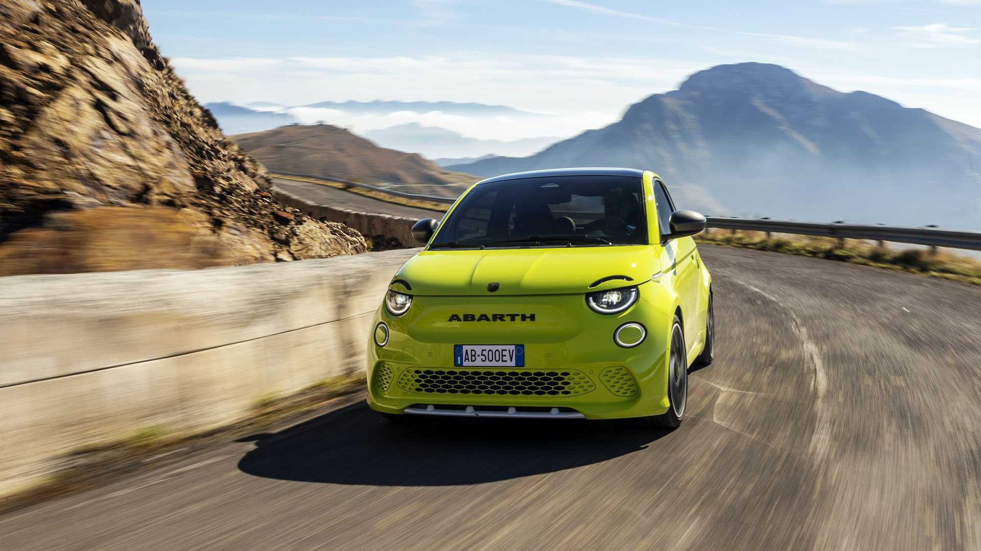 Το Abarth 500e ήρθε στην Ελλάδα – Δες όλες τις τιμές!