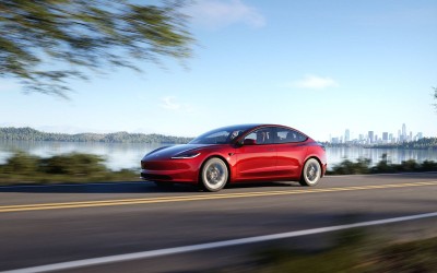 Νέες τιμές Tesla: 4.000 € επάνω στην Ελλάδα, 1.800 € κάτω στις ΗΠΑ! Τι συμβαίνει;