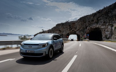 Στην Ελλάδα η γυναίκα που κάνει τον γύρο του κόσμου με ηλεκτρικό SUV [video]