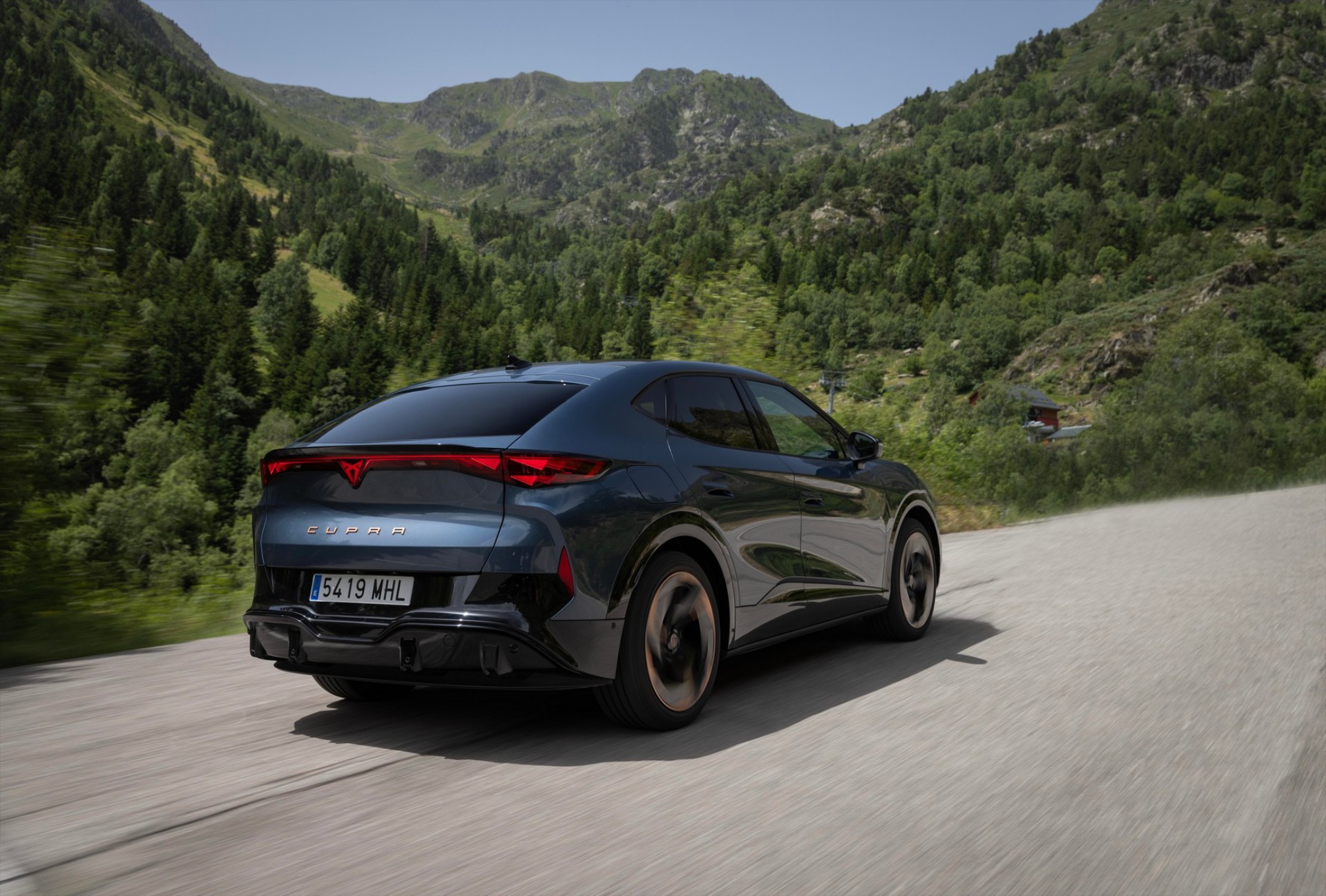 Το χωριό του CUPRA Tavascan με τις 50 λίμνες – Πού βρίσκεται; [video]