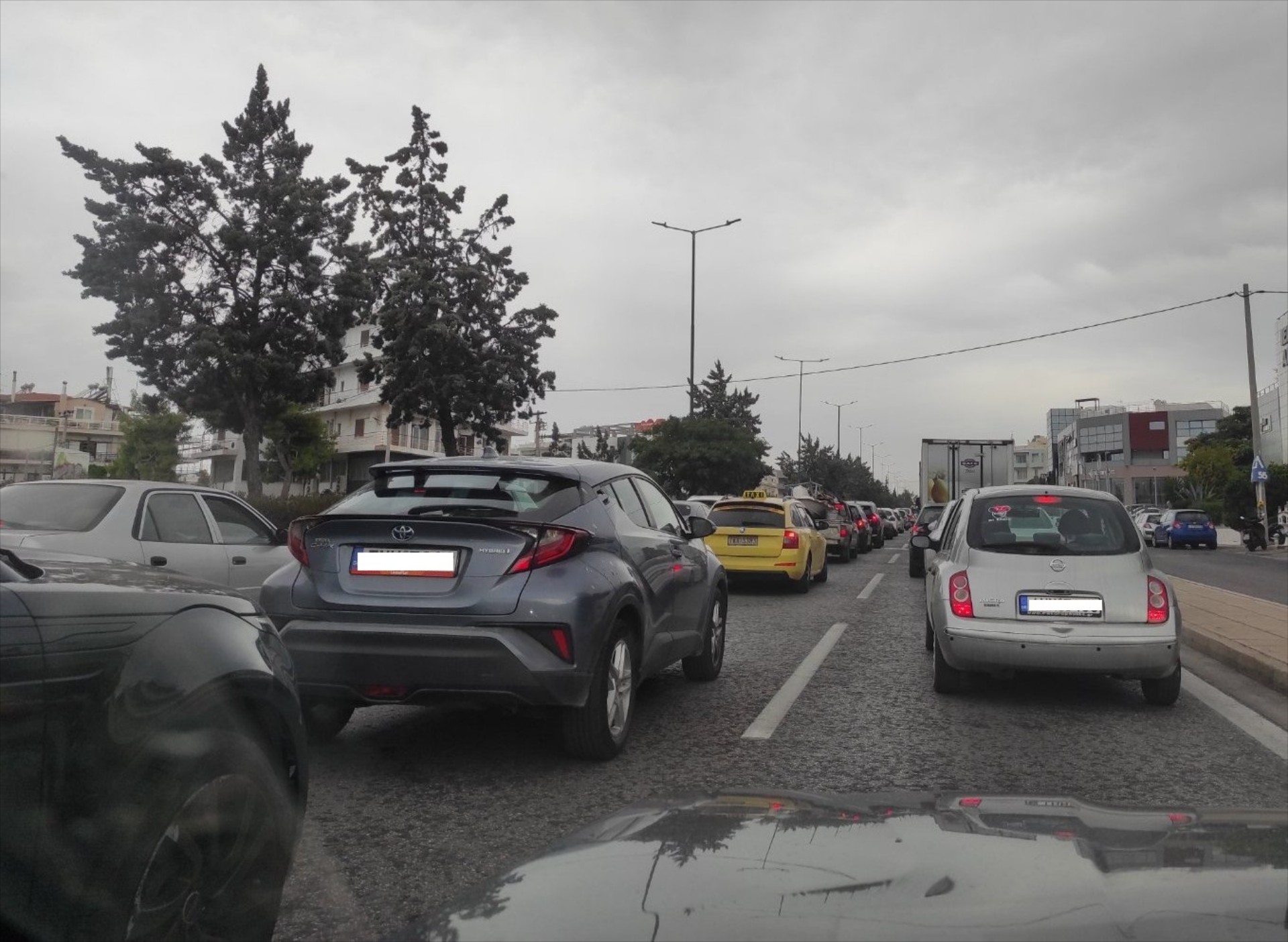 Κλειστή η Ποσειδώνος: Πανικός στην Παραλιακή – Γίνεται ελεγχόμενη έκρηξη της βόμβας [video] 