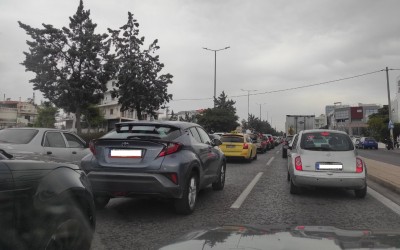 Κλειστή η Ποσειδώνος: Πανικός στην Παραλιακή – Γίνεται ελεγχόμενη έκρηξη της βόμβας [video] 