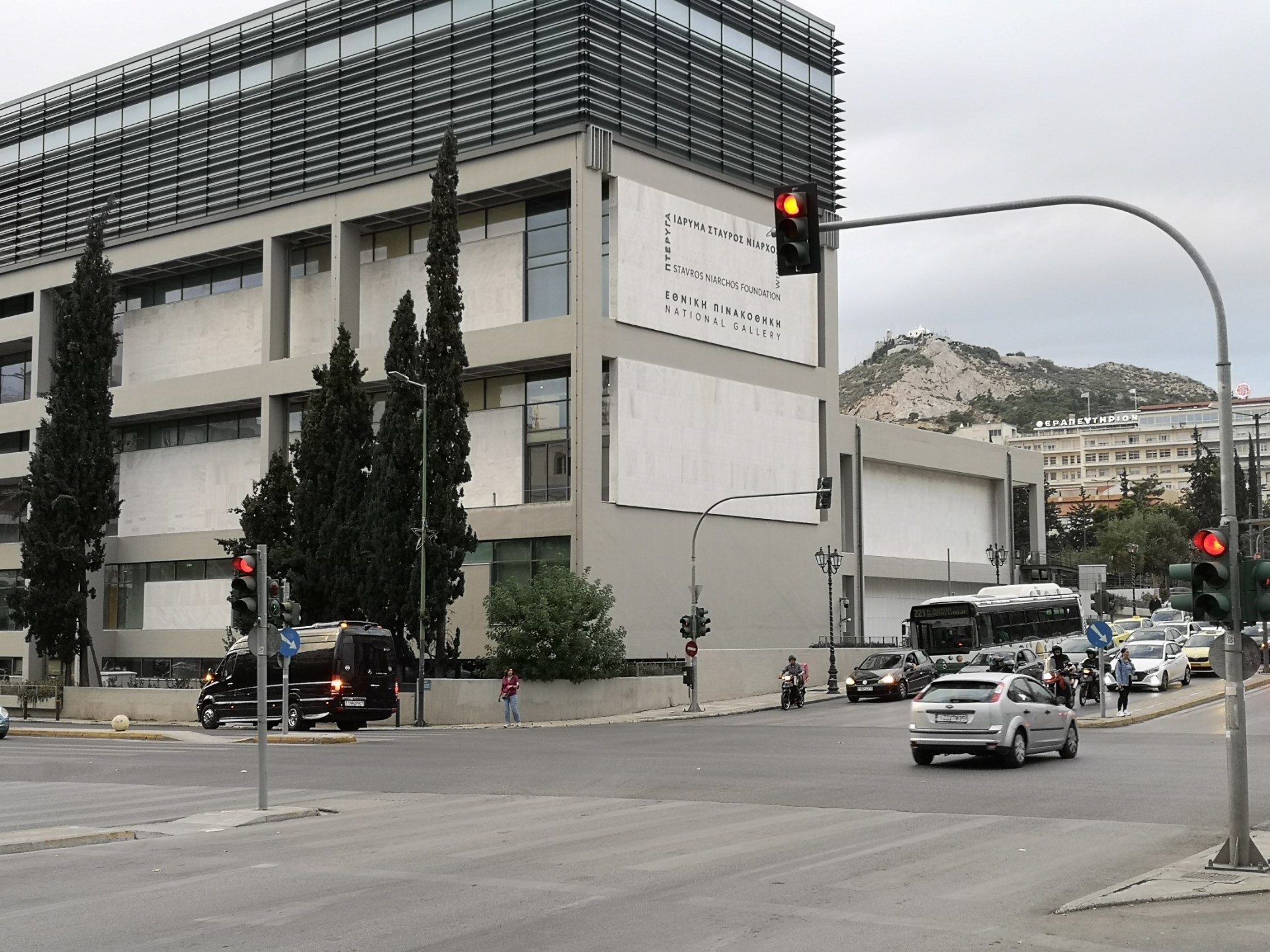 Αποκλειστικό video: Το φανάρι της Αθήνας που όλοι περνάνε με κόκκινο