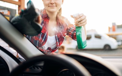 Τζάμια αυτοκινήτου με θαμπάδες; Δες πώς θα τα καθαρίσεις σωστά