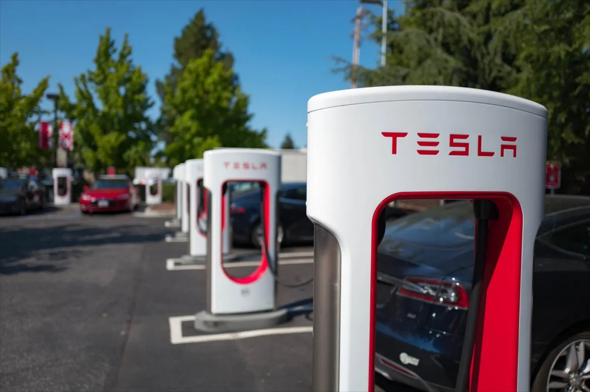 Οι 3 άγνωστοι φορτιστές της Tesla στην Ελλάδα