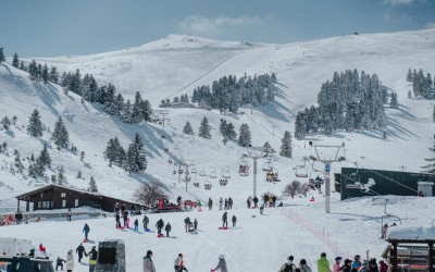 5 χιονοδρομικά κοντά στην Αθήνα για να επισκεφθείς με το νέο σου SUV 