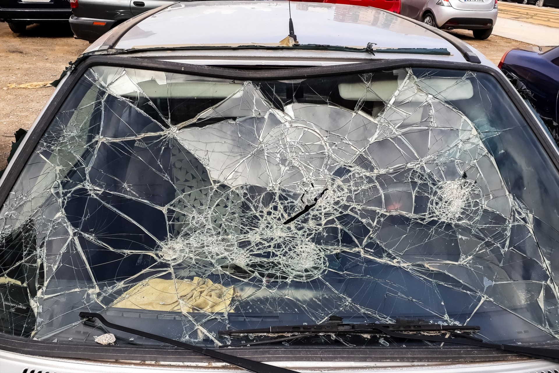 Συνέλαβαν Έλληνα που έσπαγε τζάμια σε αυτοκίνητα – Δείτε σε ποια περιοχή