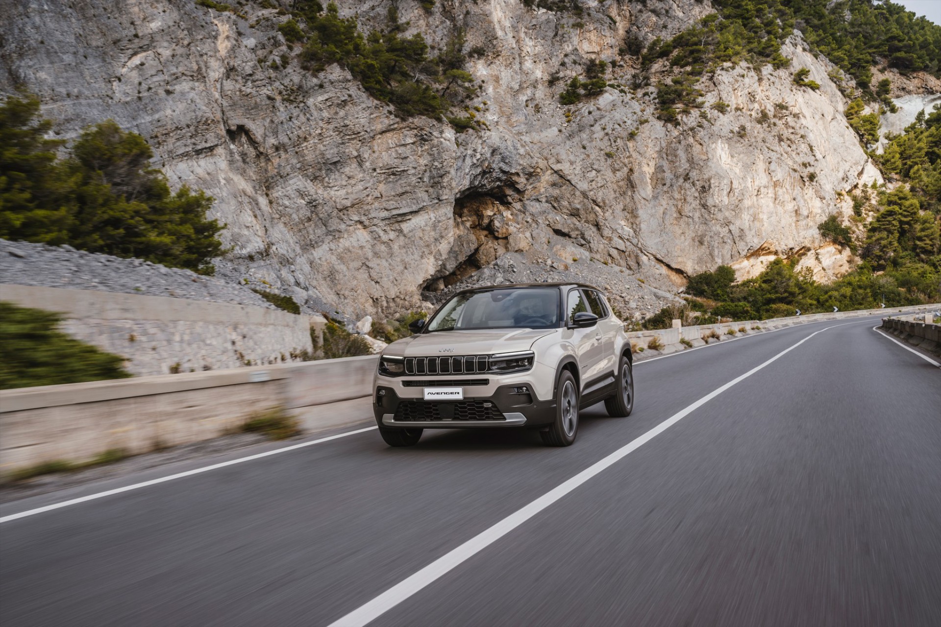 Στην Ελλάδα το Jeep Avenger e-Hybrid με αυτόματο κιβώτιο– Οι τιμές 