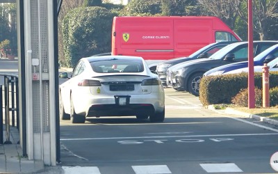 Γιατί η Ferrari δοκιμάζει ένα Tesla Model S Plaid στο Maranello;