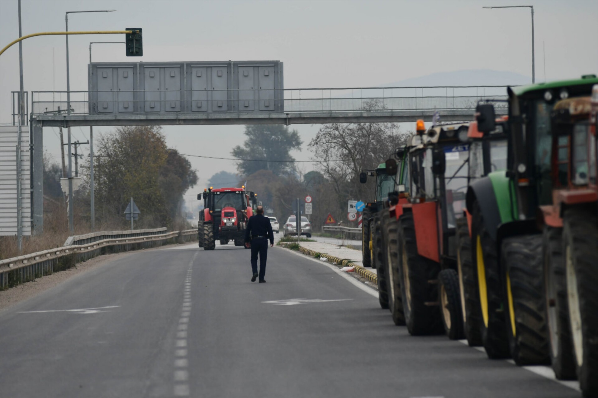 'Εκτακτο: Κλείνουν την εθνική οδό Αθηνών-Θεσσαλονίκης οι αγρότες