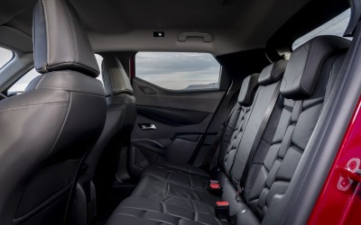 Το στιλάτο B-SUV με πίσω πλευρικούς αερόσακους στον βασικό εξοπλισμό