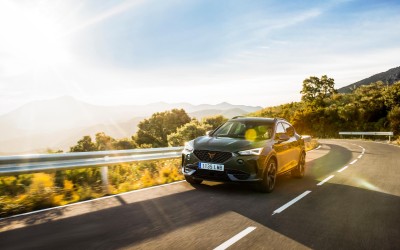Cupra Formentor E-Hybrid: Πως συνδυάζονται κορυφαίες επιδόσεις και 1,2 lt/100 km κατανάλωση;
