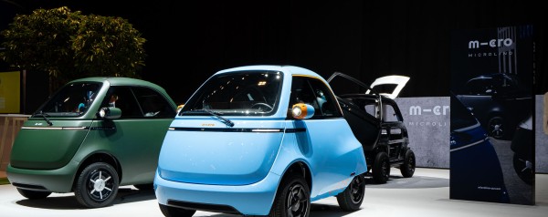 Νέο Microlino Lite: Το αυτοκίνητο που οδηγούν έφηβοι χωρίς δίπλωμα 