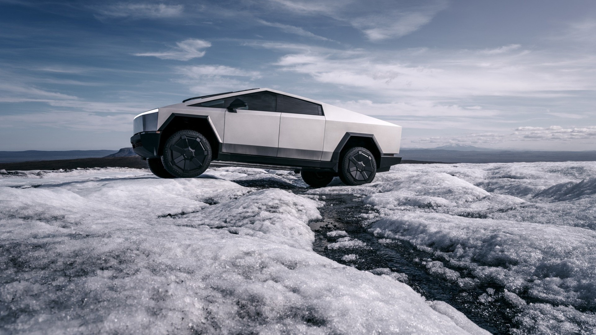 Μετά την Porsche και η Ford αγόρασε ένα Tesla Cybertruck – Γιατί; 