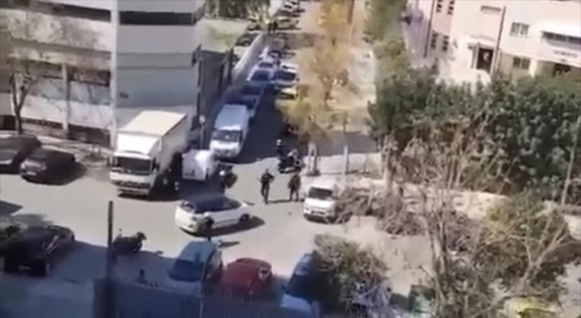 Οδηγός εμβόλισε μηχανή της ΔΙ.ΑΣ – Έπεσαν πυροβολισμοί [video] 