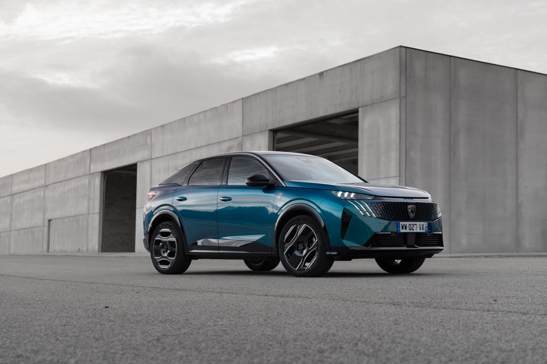 Πόσα χιλιόμετρα βγάζει το νέο Peugeot E-3008 με μία φόρτιση;