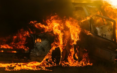 Χάος στου Ζωγράφου - Έκαναν στάχτη 12 αυτοκίνητα [video]