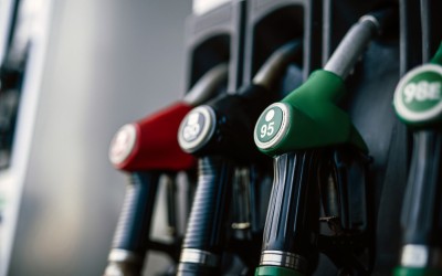 Διάσημη εταιρεία καυσίμων κλείνει 1.000 πρατήρια για βάλει φορτιστές