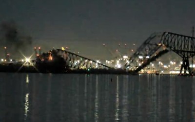 Έπεσε μεγάλη γέφυρα στις ΗΠΑ – Φόβοι για θύματα [video]