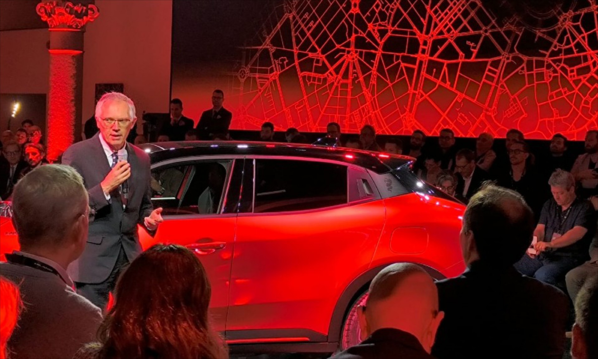 Tavares: Αν παραγόταν στην Ιταλία η Alfa Romeo Milano θα ήταν 10.000 ευρώ ακριβότερη