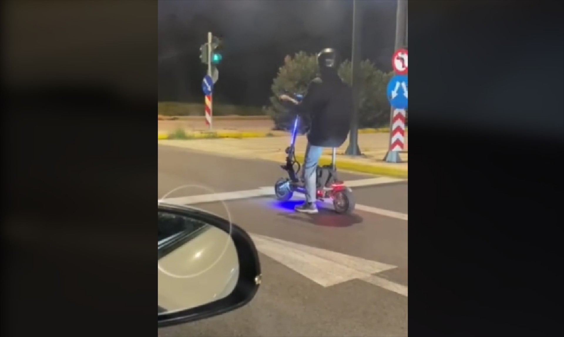 Πατίνι κάνει προσπέραση στα λιμανάκια με...χίλια [video]