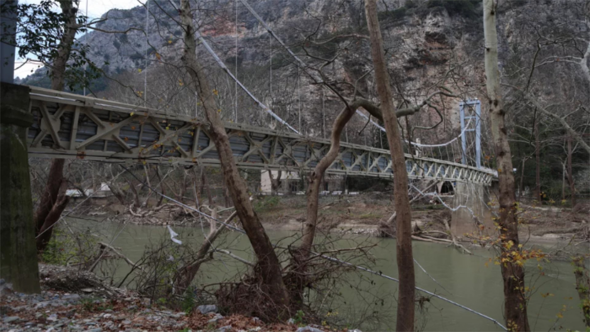 Ελλάδα: Η ξακουστή κρεμαστή γέφυρα των 210 μέτρων που κατέρρευσε - Ποιος θα την φτιάξει;