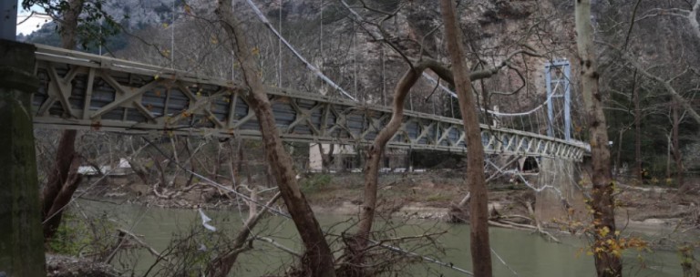 Ελλάδα: Η ξακουστή κρεμαστή γέφυρα των 210 μέτρων που κατέρρευσε - Ποιος θα την φτιάξει;