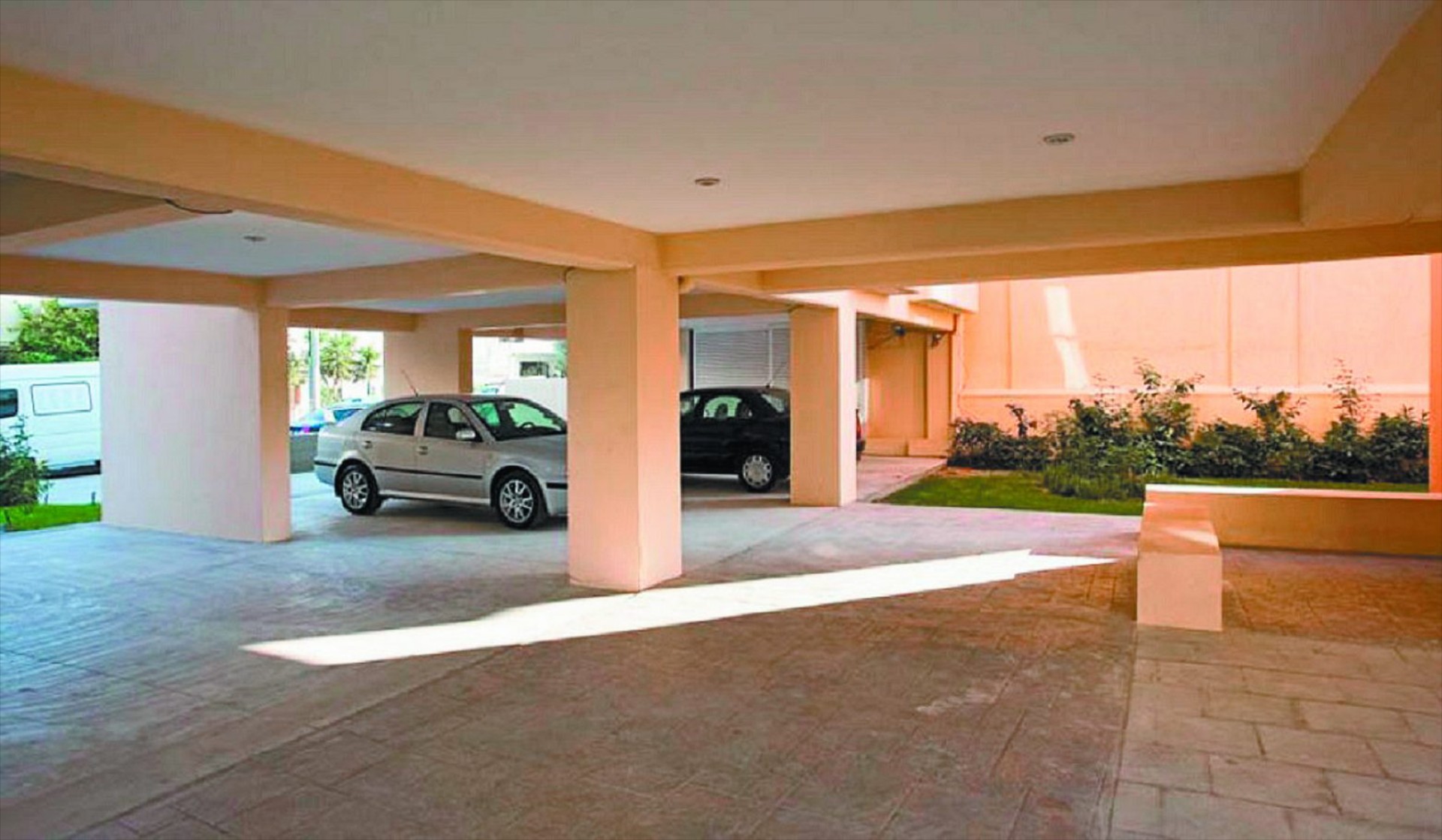 Αλλάζουν όλα στις θέσεις parking στις πιλοτές των πολυκατοικιών – Τι ορίζει πλέον ο νόμος